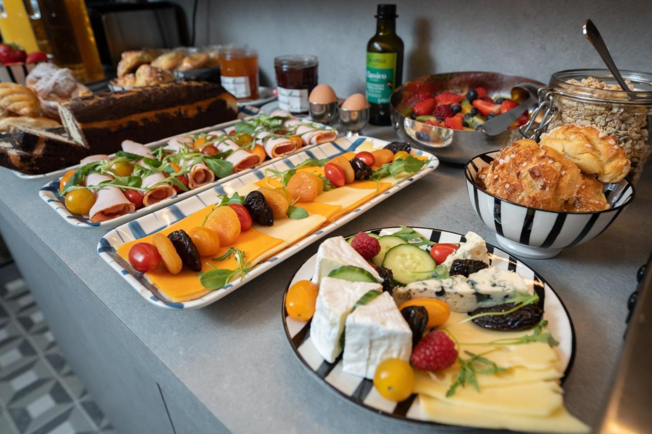 Hotel Du Mont Dore Batignolles Paris