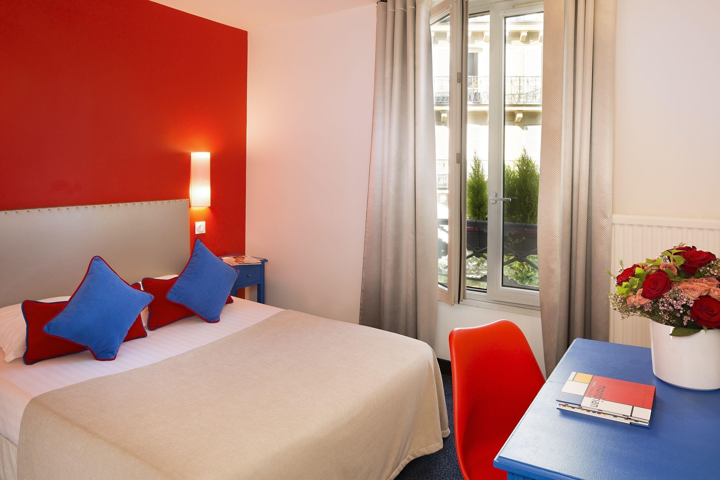 Hotel Du Mont Dore Batignolles 3*