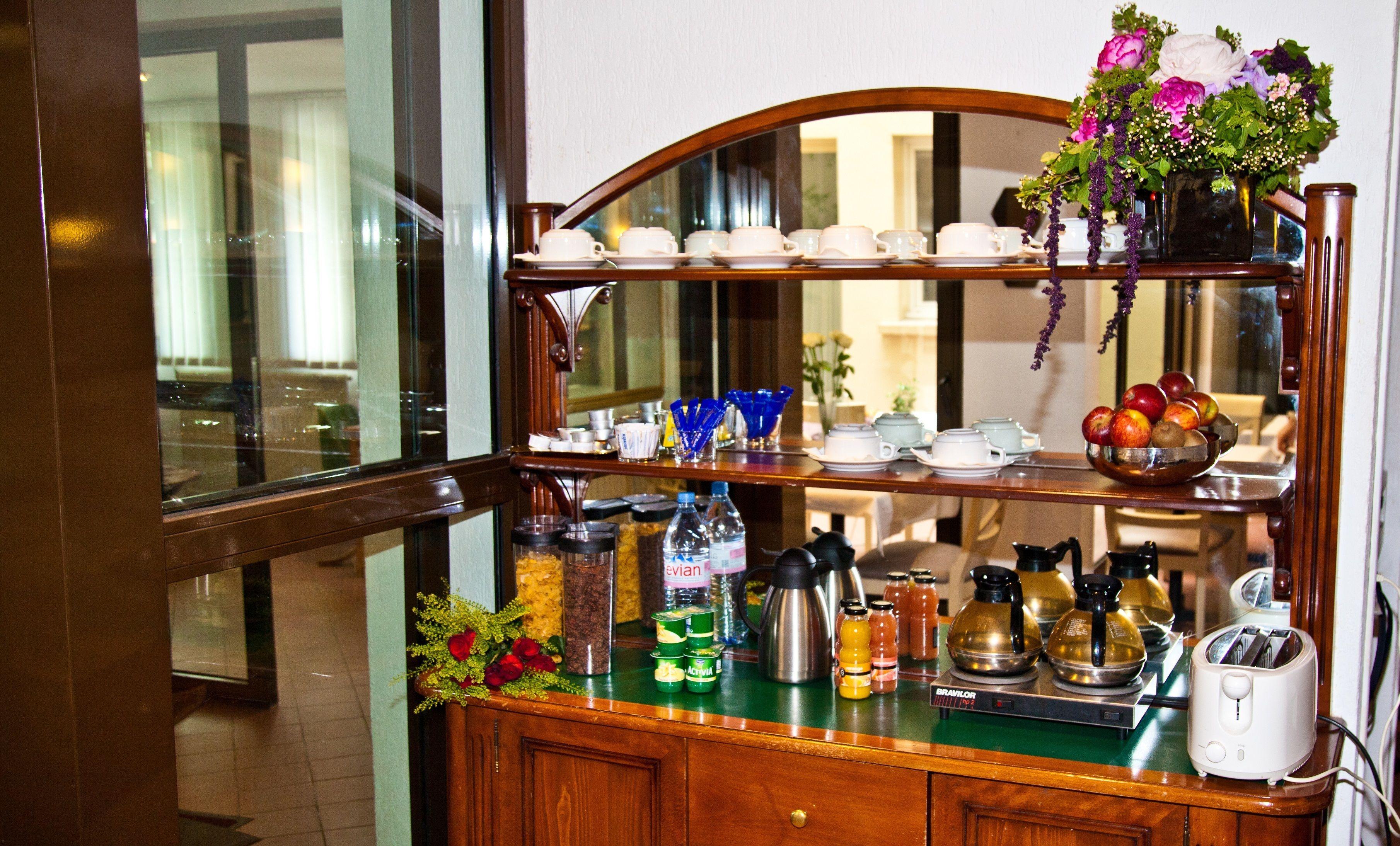 Hotel Du Mont Dore Batignolles Paris