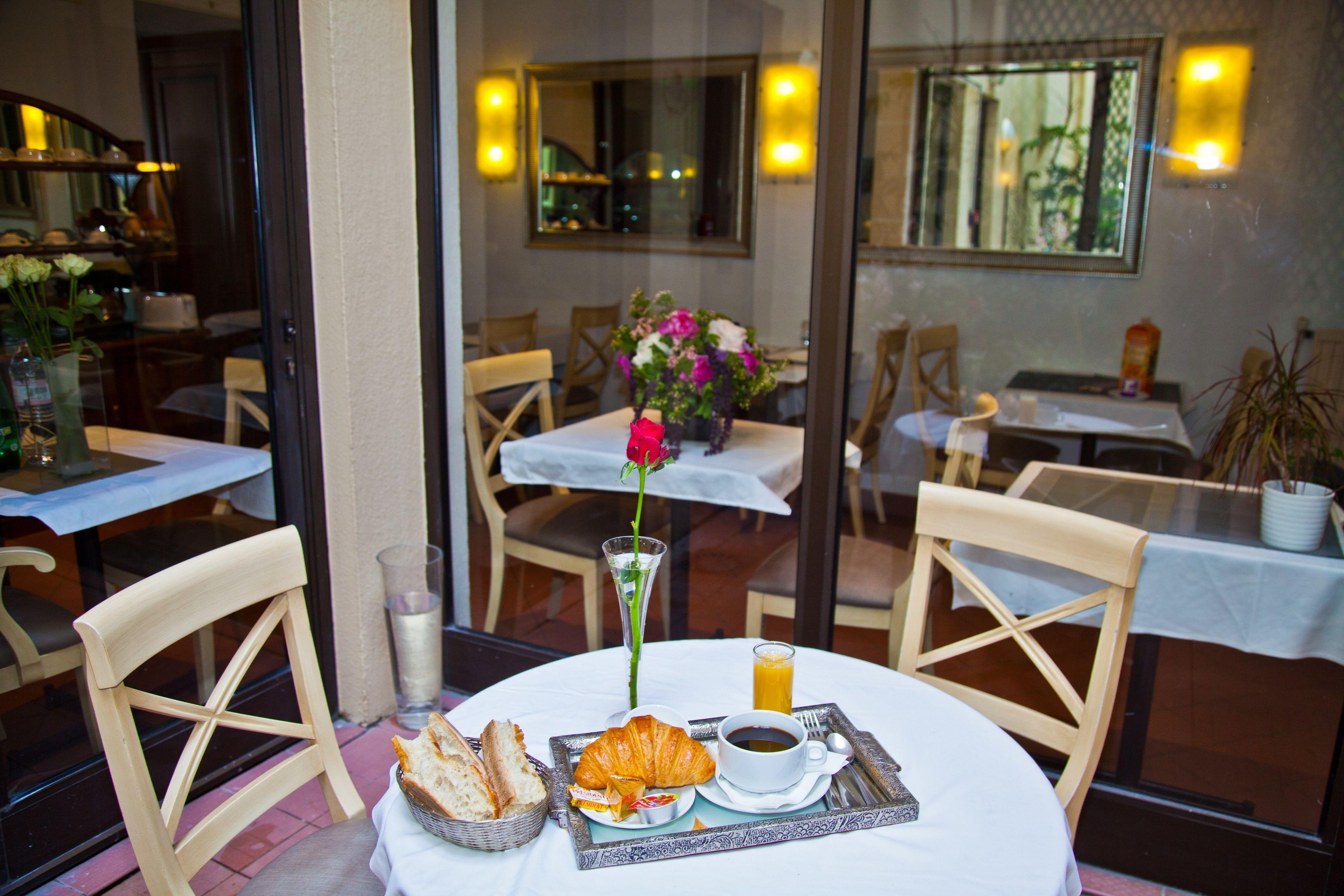 Hotel Du Mont Dore Batignolles 3*