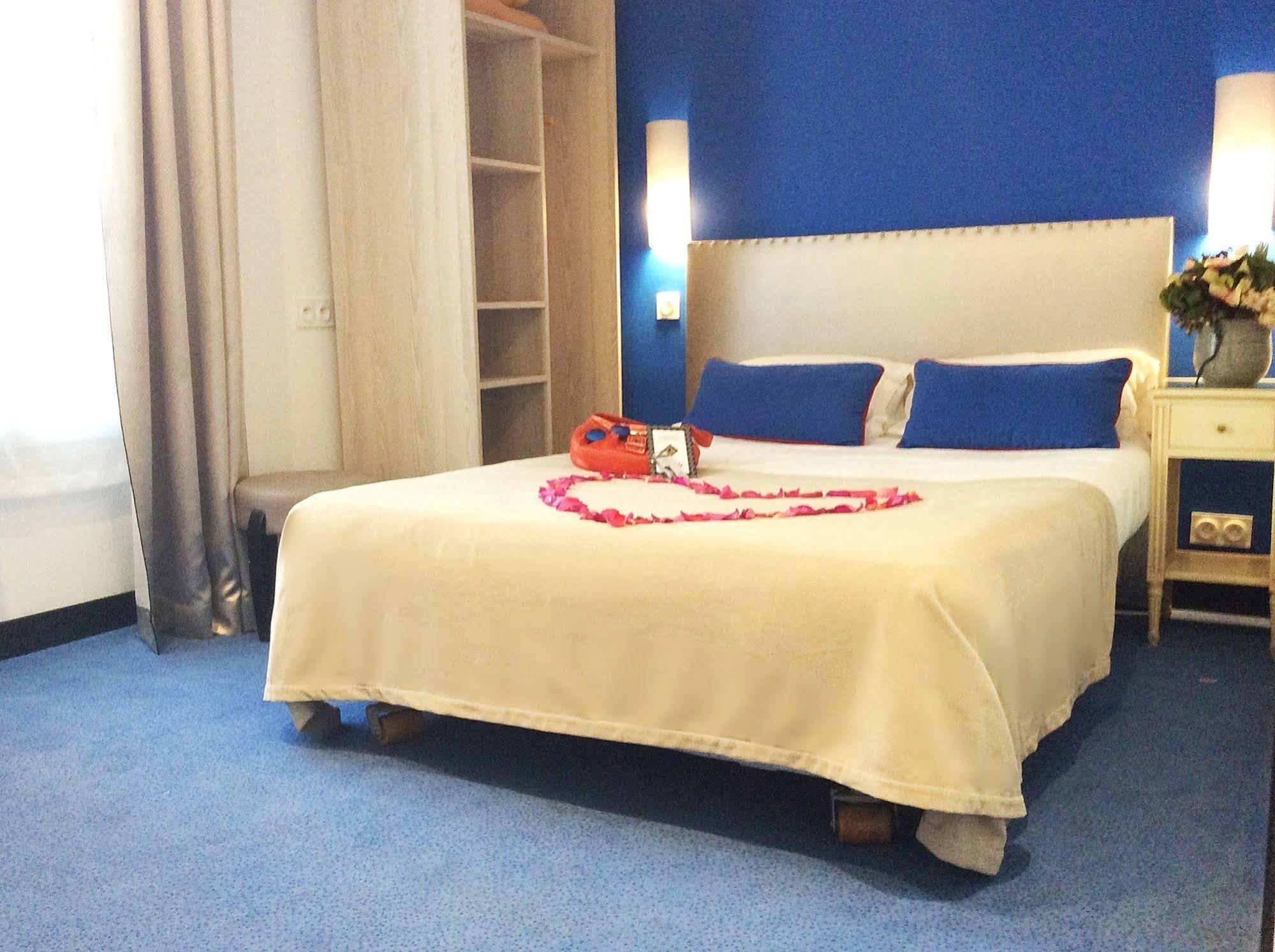 Du Mont Dore Batignolles 3* Parigi