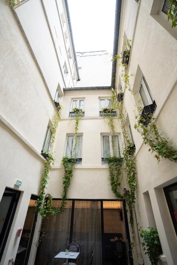 Du Mont Dore Batignolles Paris